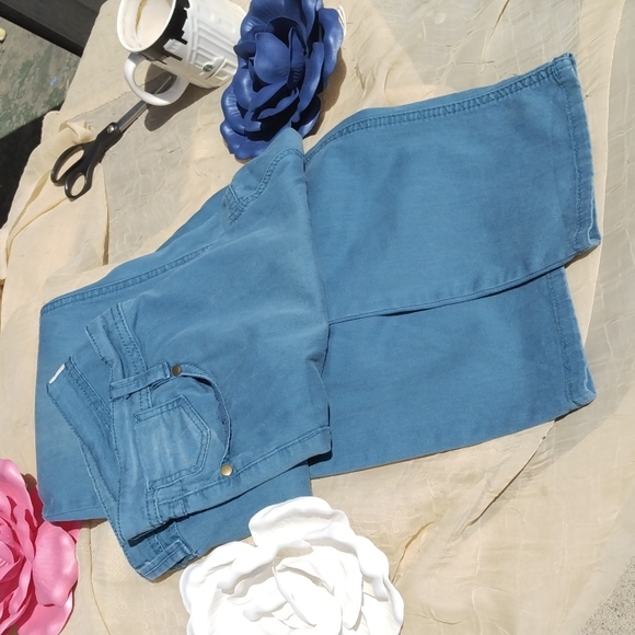 Mudd Yo! blue jeans size 18 1/2, NWOT, stretch, bleached, vertical copper lines - Picture 3 of 5